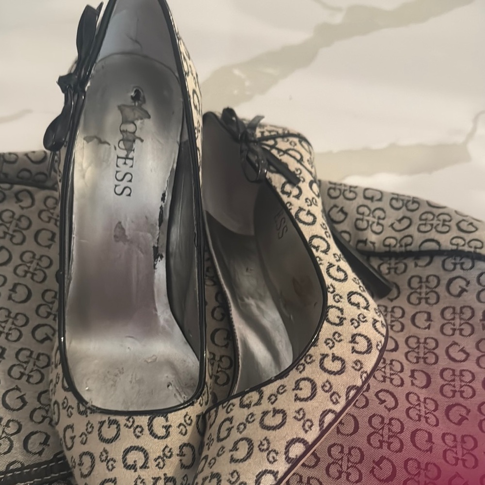 Vintage Guess Cream Heels Elegant Design